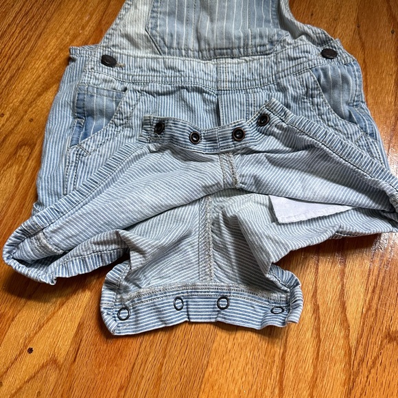 Oshkosh Pinstripe Blue Overall Shorts - 18 Months Cute Denim Overalls - Picture 5 of 6
